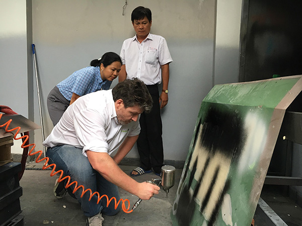 Chuyên gia Finixa hướng dẫn sử dụng súng phun sơn