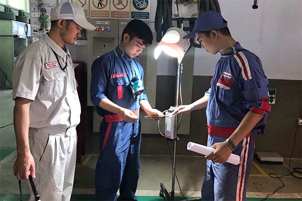 Kiểm tra màu sơn sau khi pha