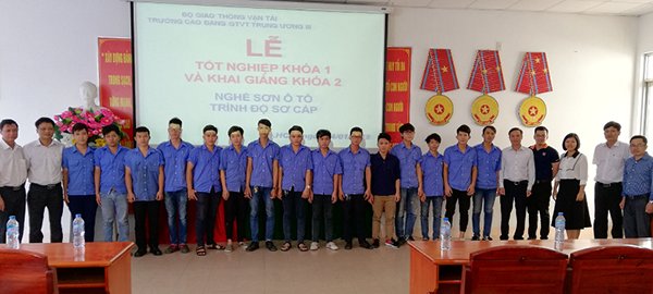 Hình ảnh học viên khóa II khóa đào tạo sơn ô tô