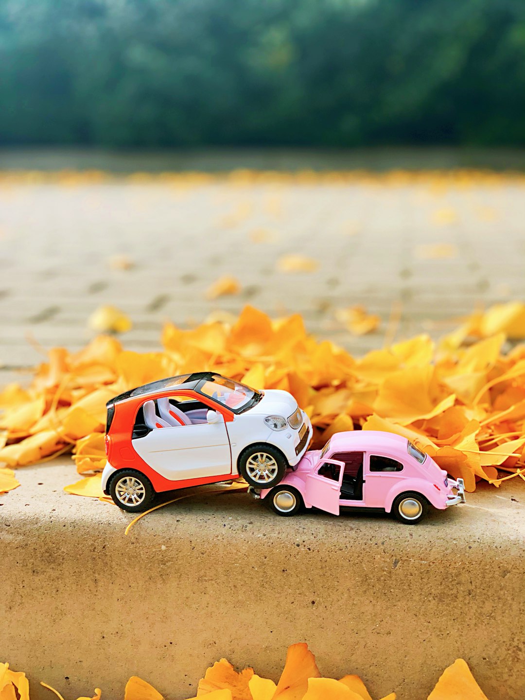 Mô hình xe Volkswagen Beetle màu đỏ trắng