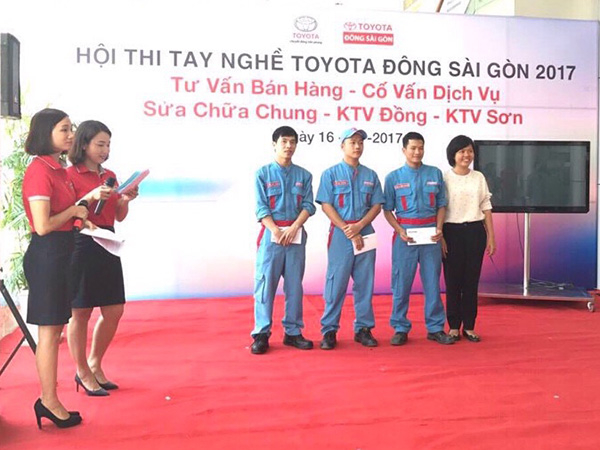 Trao thưởng hội thi tay nghề sơn ô tô